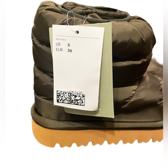SOLD BRAND NEW Waterproof Winter puffer ankle boots with thick fleece lining - Picture 4 of 4
